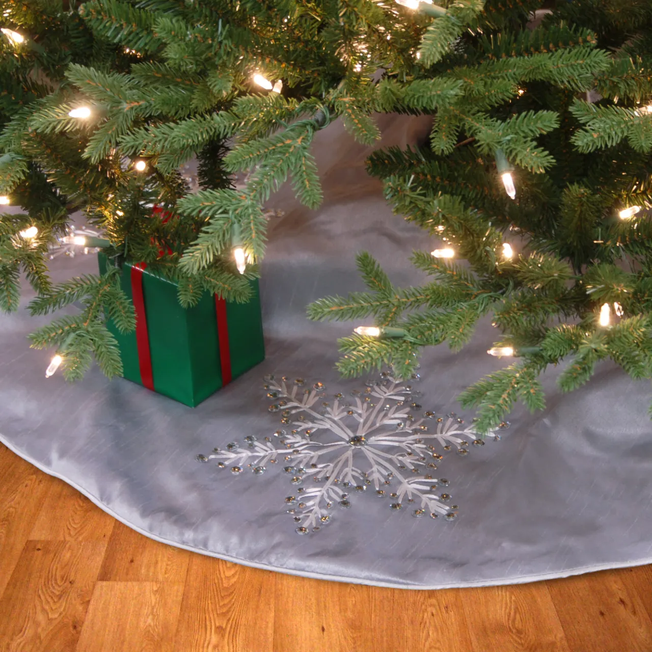 Sale National Tree Company 42 in Snowflake Tree Skirt