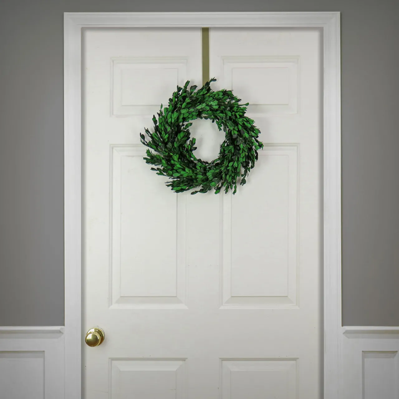 New National Tree Company 18 in. Spring Wreath with Boxwood Flowers, Flowing Green Stems